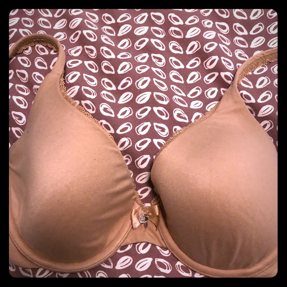 Body by Victoria’s Secret nude bra